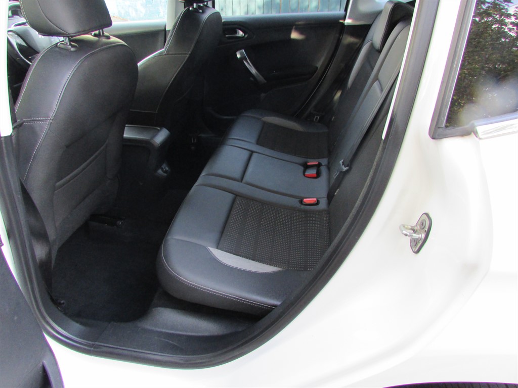 Used Peugeot 2008 2015 for sale - 76124910: Photo 8