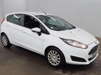 Used Ford Fiesta 2015 for sale - 77300750: Photo