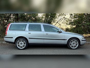 Used Volvo V70 2003 for sale - 77969081: Photo
