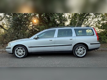 Used Volvo V70 2003 for sale - 77969081: Photo