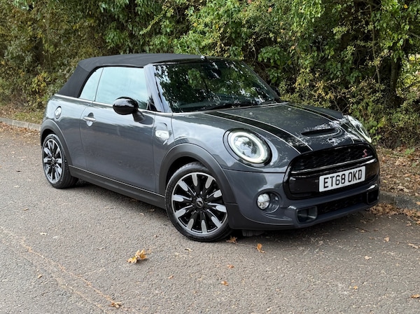 Used MINI Convertible 2018 for sale - 76236310: Photo 2