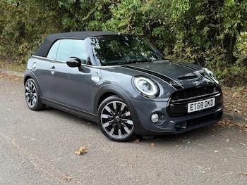 Used MINI Convertible 2018 for sale - 76236310: Photo 2