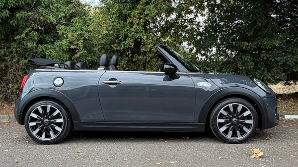 Used MINI Convertible 2018 for sale - 76236310: Photo 4