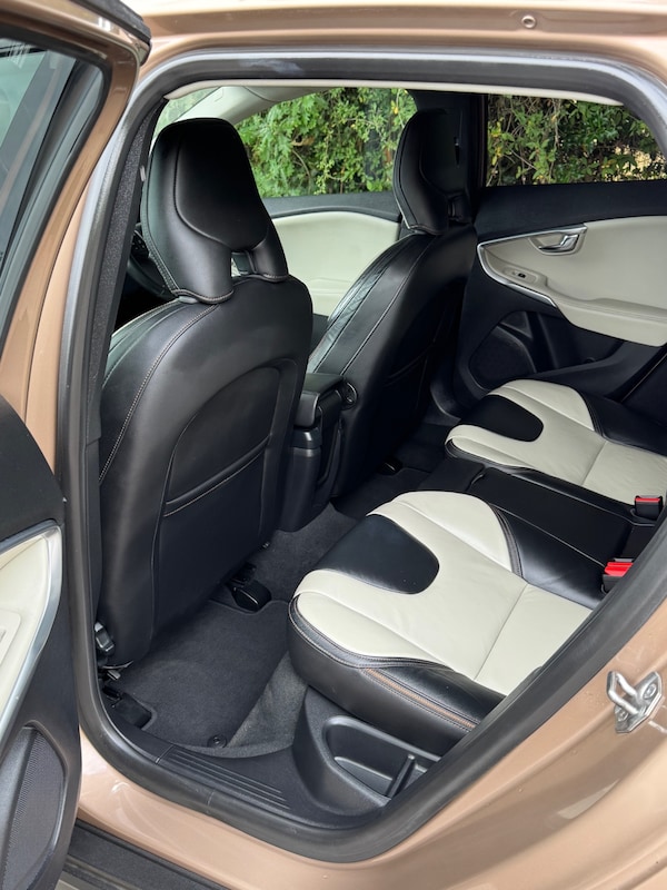 Used Volvo V40 2013 for sale - 75681654: Photo 15