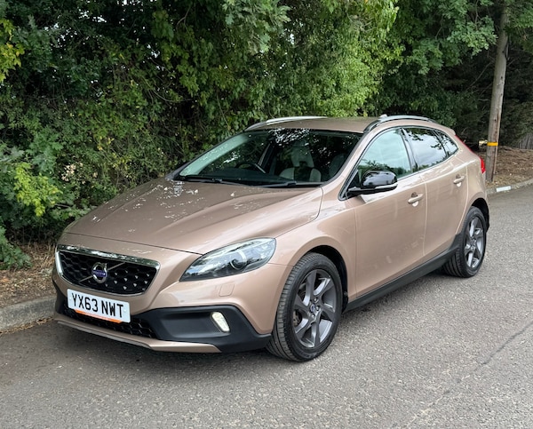 Used Volvo V40 2013 for sale - 75681654: Photo 2