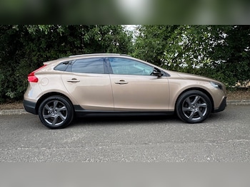 Used Volvo V40 2013 for sale - 75681654: Photo