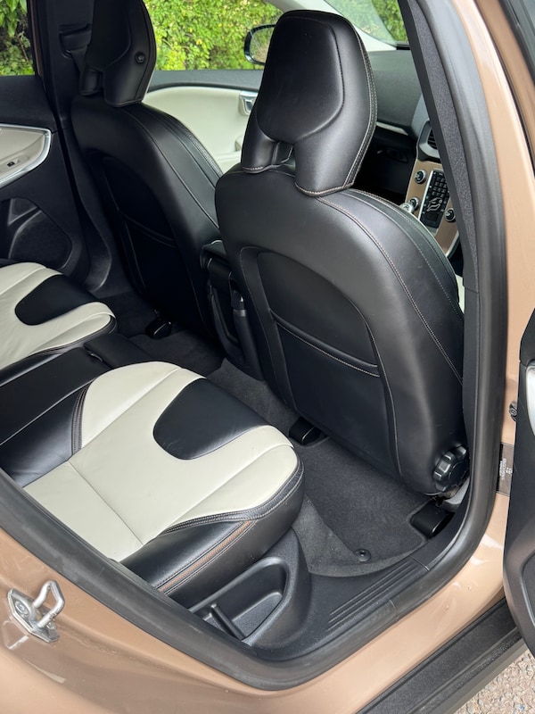 Used Volvo V40 2013 for sale - 75681654: Photo 9