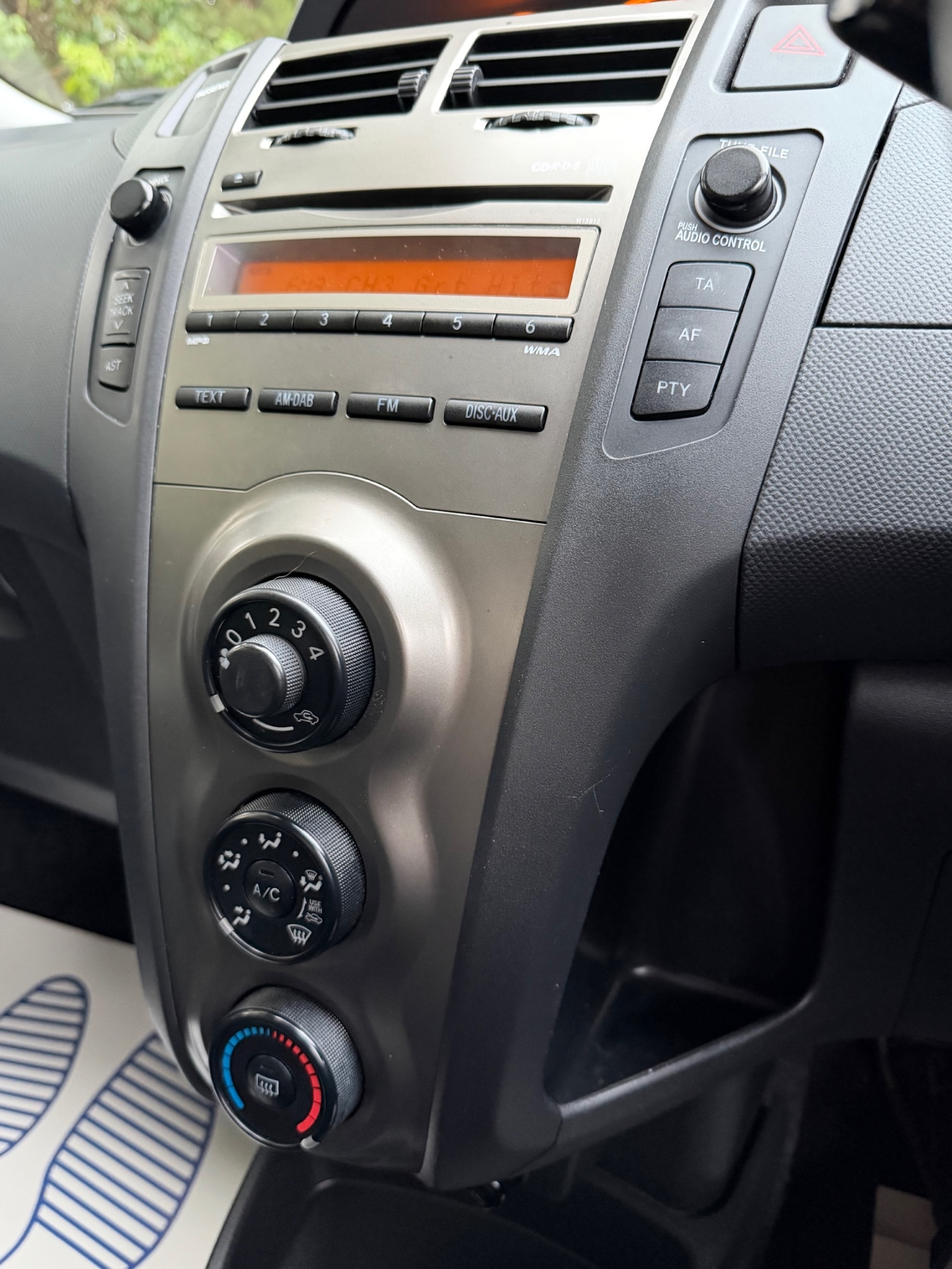 Used Toyota Yaris 2011 for sale - 76974729: Photo 12