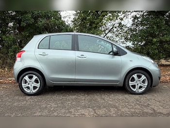 Used Toyota Yaris 2011 for sale - 76974729: Photo