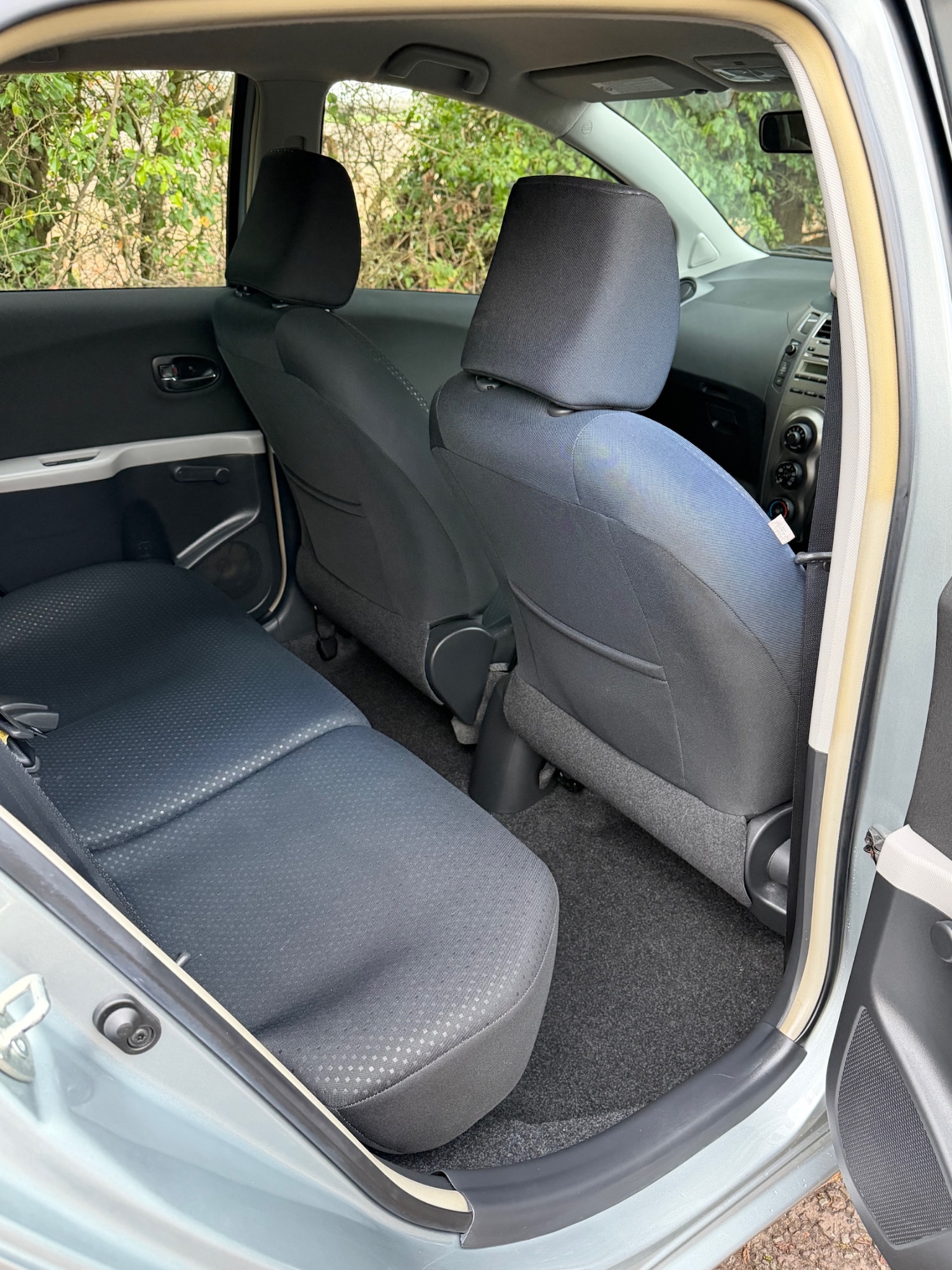 Used Toyota Yaris 2011 for sale - 76974729: Photo 8