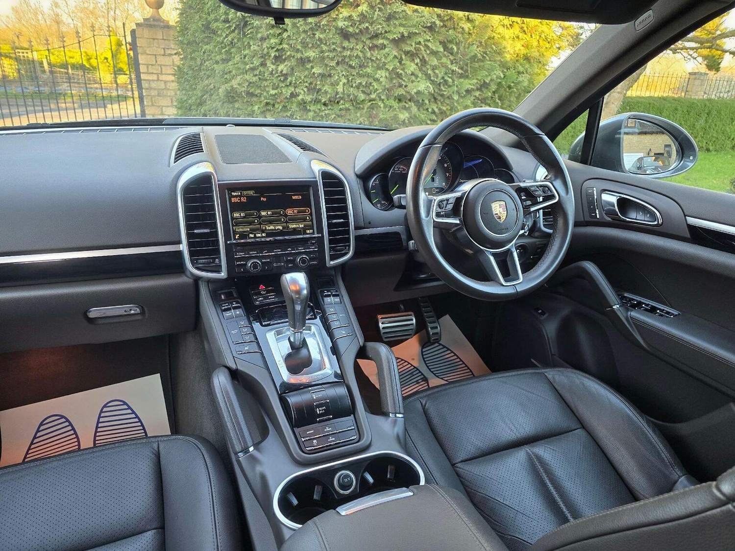 Used Porsche Cayenne 2015 for sale - 78090634: Photo 2
