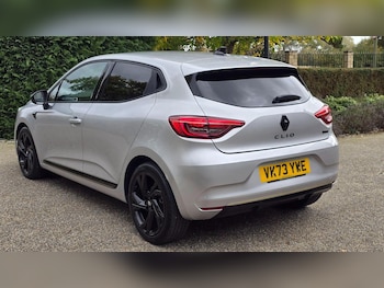 Used Renault Clio 2023 for sale - 76924326: Photo