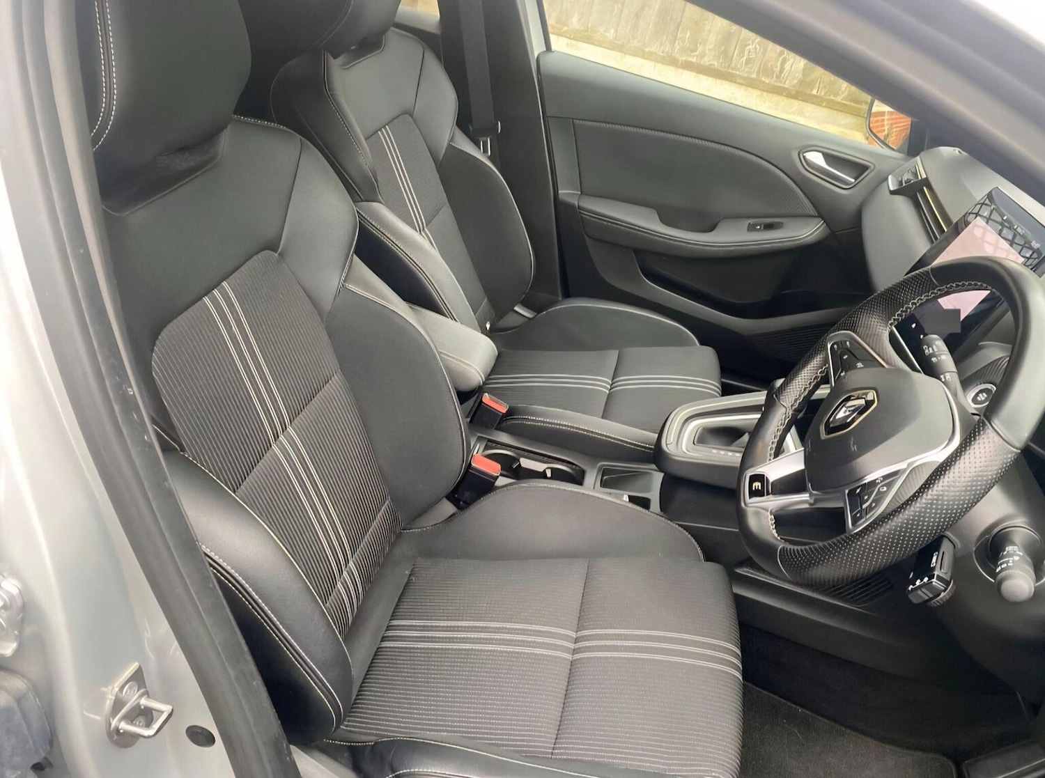 Used Renault Clio 2023 for sale - 76924326: Photo 6