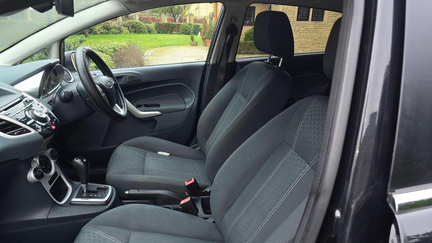 Used Ford Fiesta 2011 for sale - 77616326: Photo 19