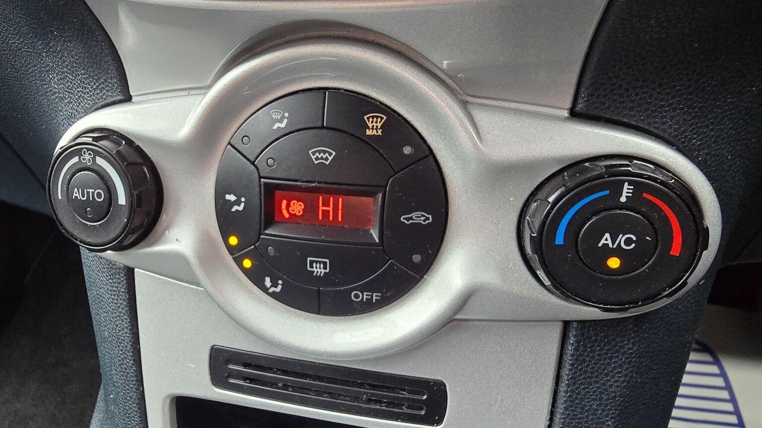 Used Ford Fiesta 2011 for sale - 77616326: Photo 23