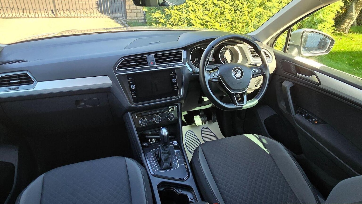 Used Volkswagen Tiguan 2019 for sale - 76924273: Photo 2