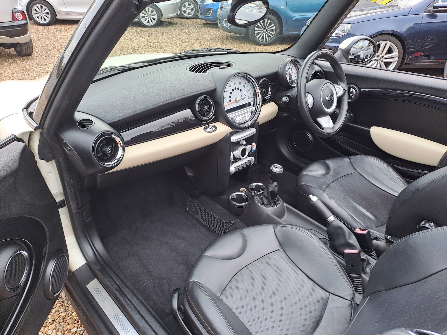 Used MINI Convertible 2009 for sale - 77692019: Photo 19