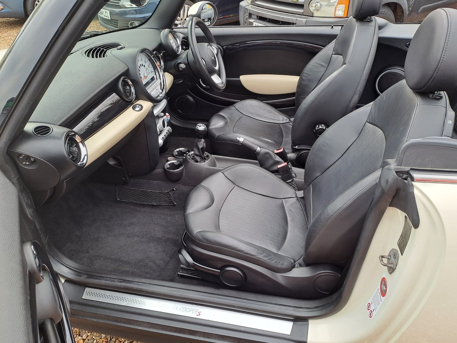 Used MINI Convertible 2009 for sale - 77692019: Photo 20