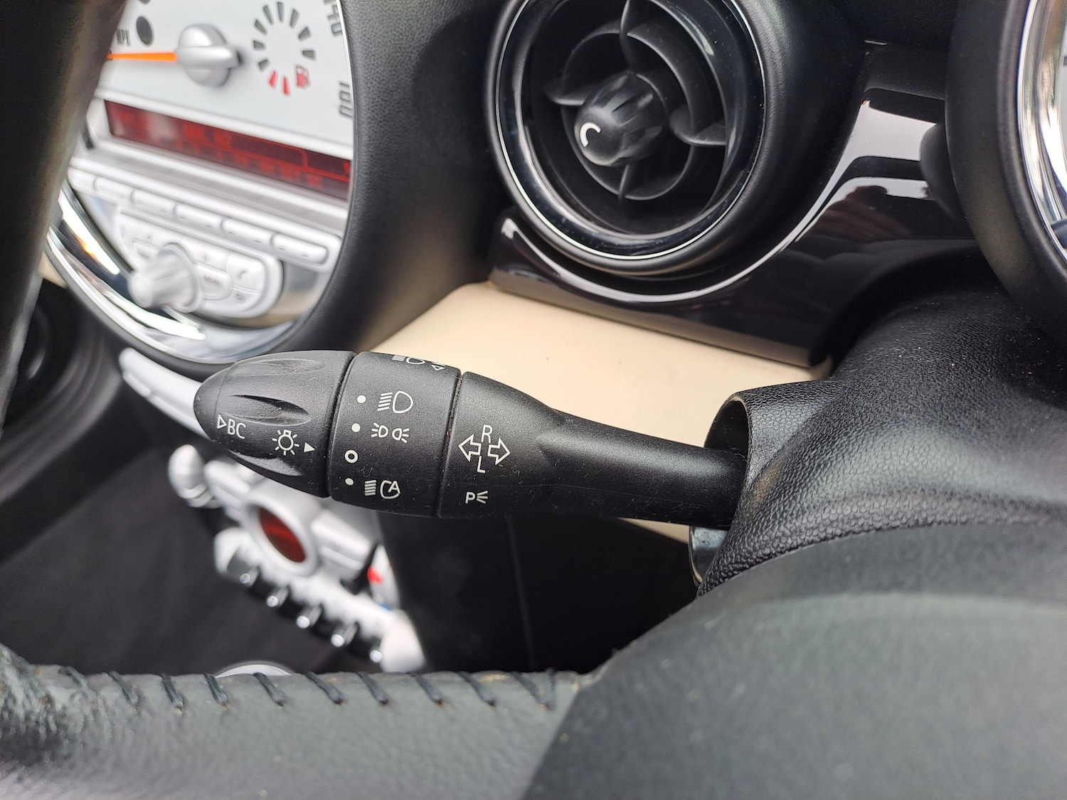 Used MINI Convertible 2009 for sale - 77692019: Photo 27