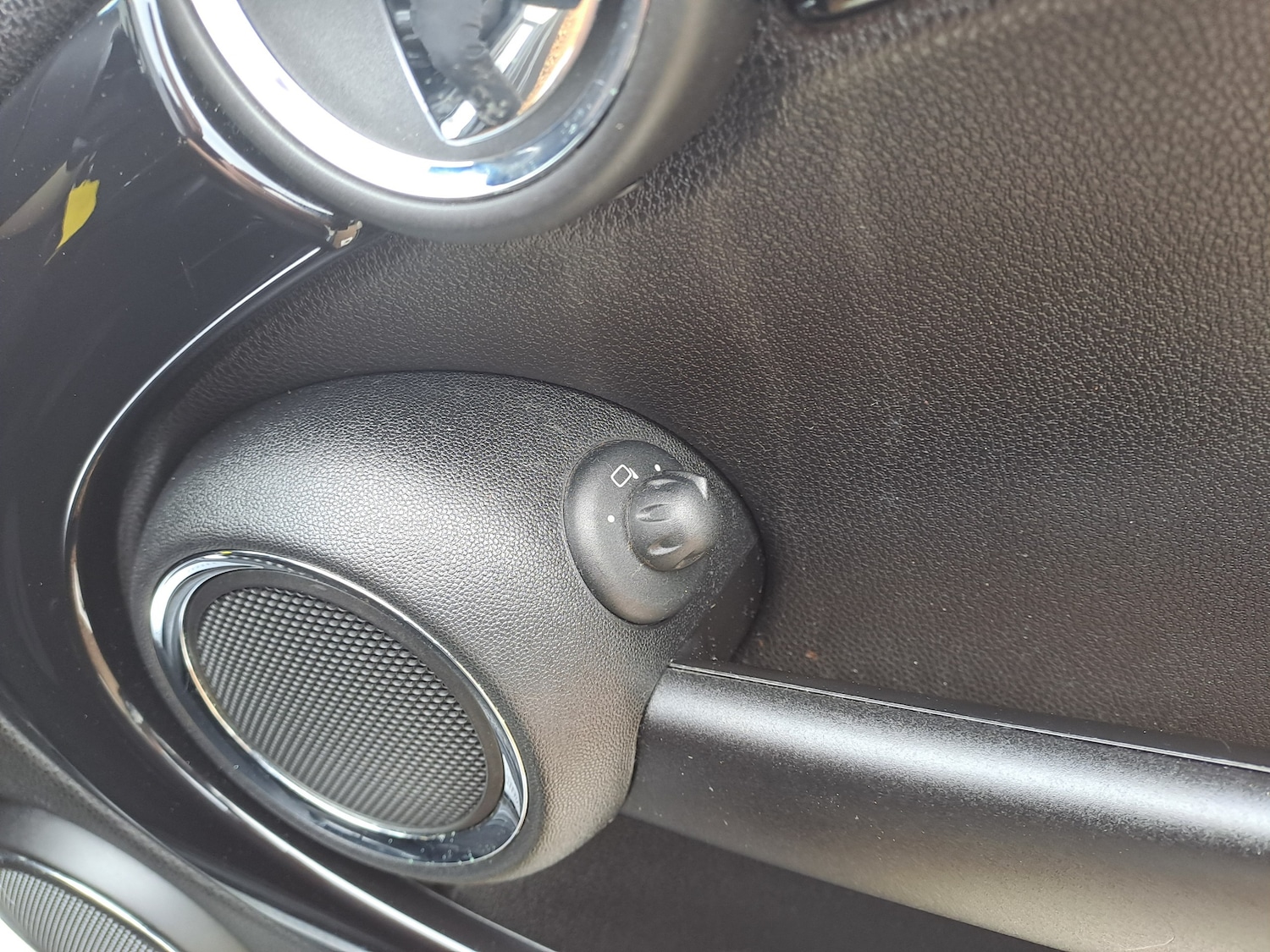 Used MINI Convertible 2009 for sale - 77692019: Photo 28