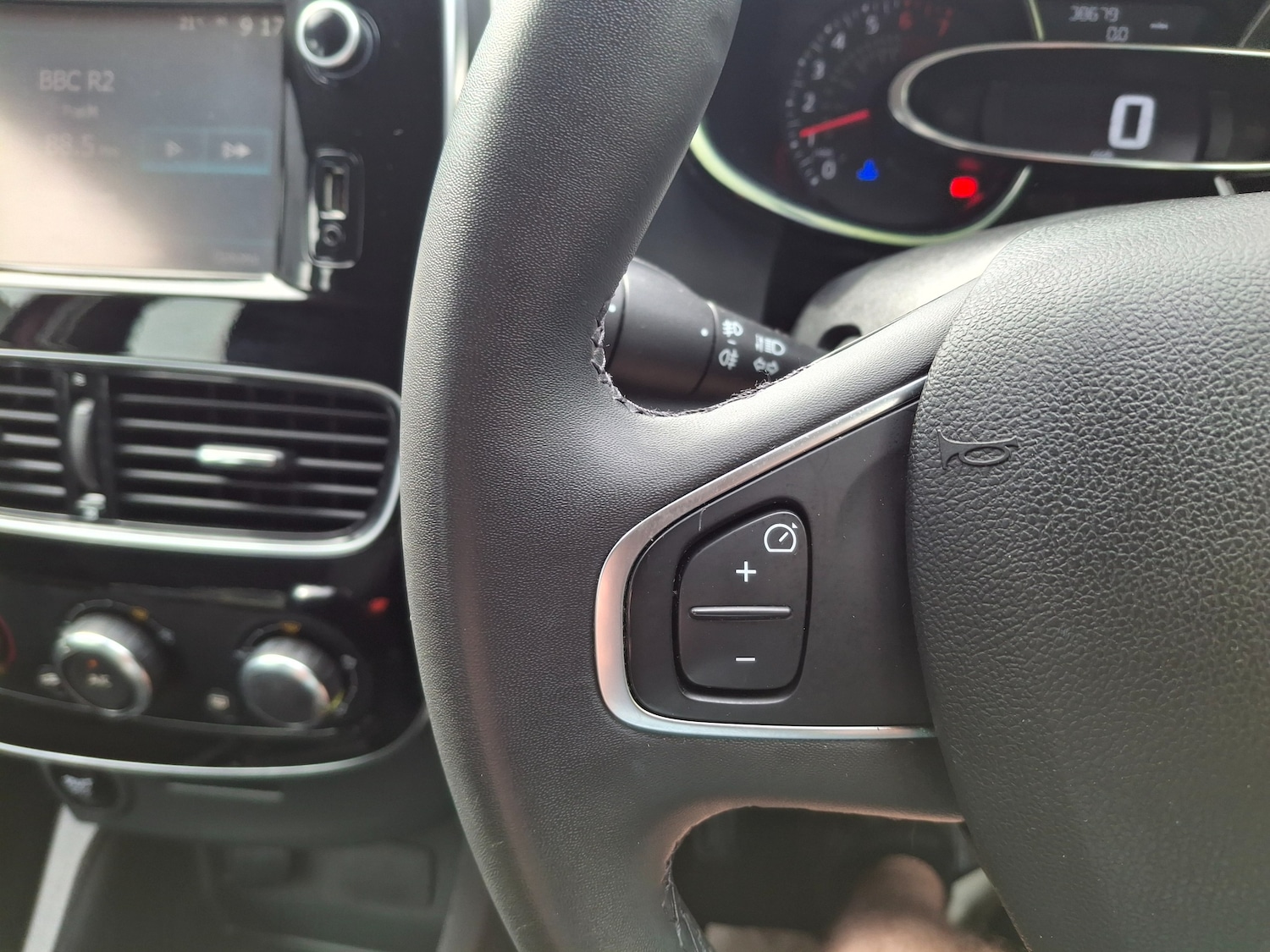 Used Renault Clio 2017 for sale - 77355167: Photo 25