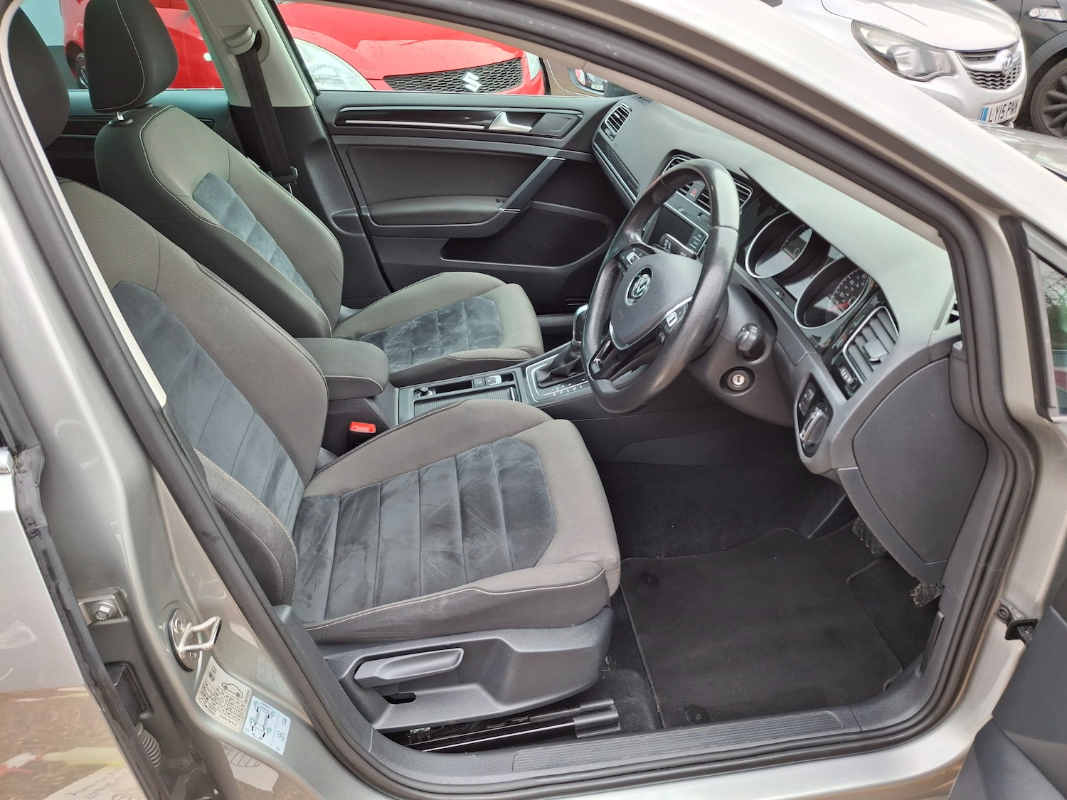 Used Volkswagen Golf 2017 for sale - 77685880: Photo 10