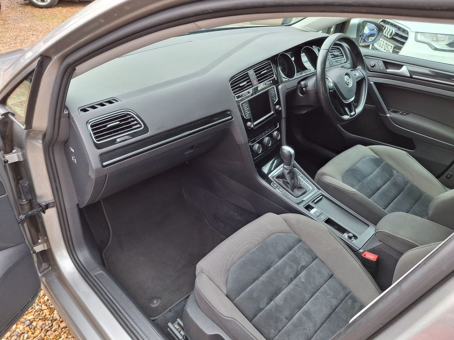 Used Volkswagen Golf 2017 for sale - 77685880: Photo 12