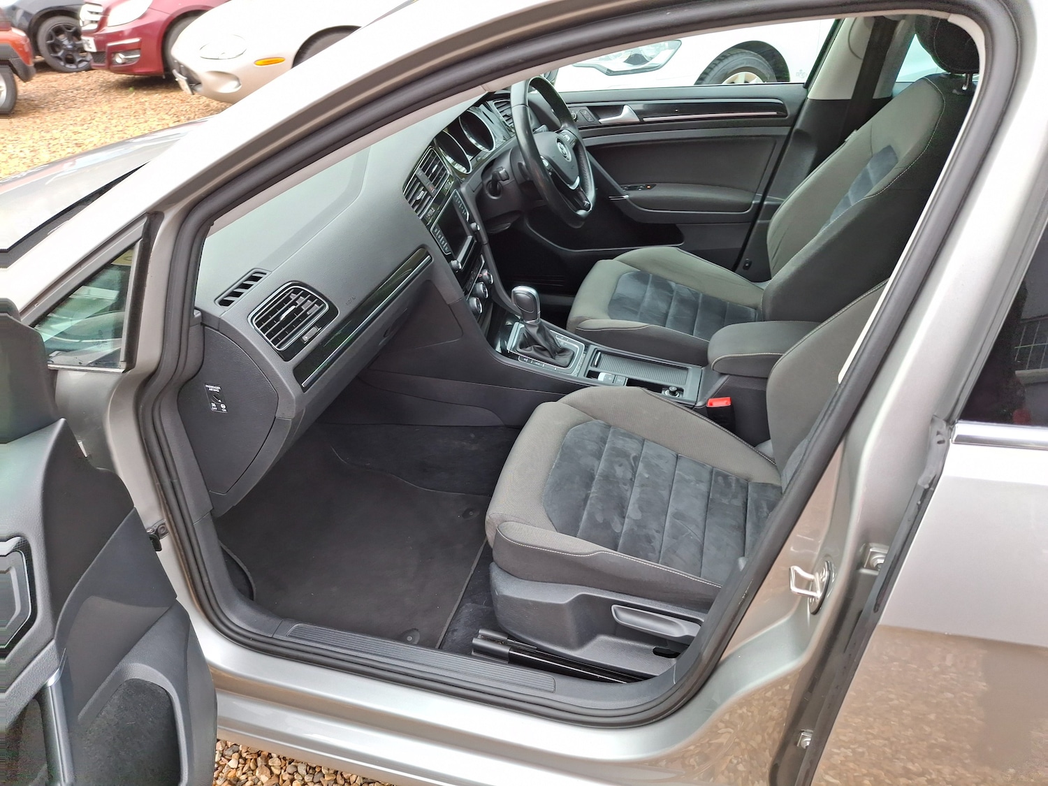 Used Volkswagen Golf 2017 for sale - 77685880: Photo 13