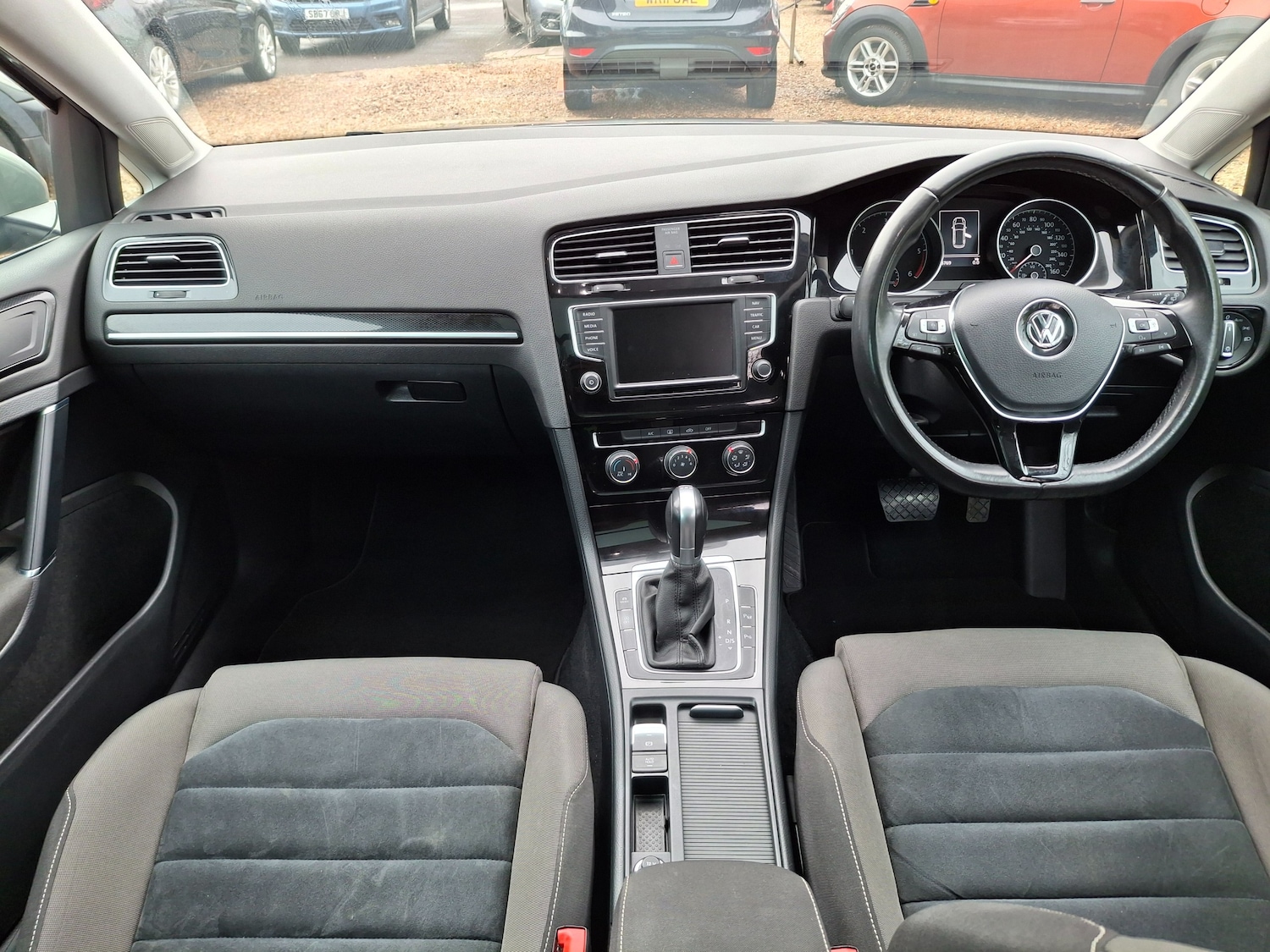 Used Volkswagen Golf 2017 for sale - 77685880: Photo 15