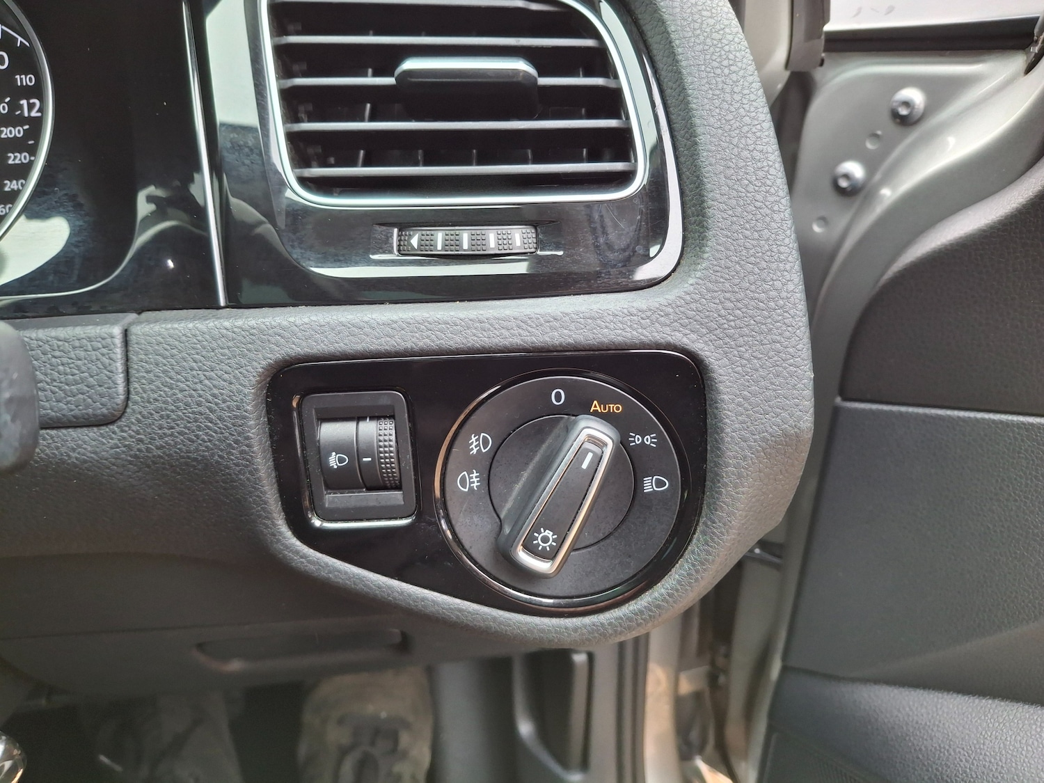 Used Volkswagen Golf 2017 for sale - 77685880: Photo 28