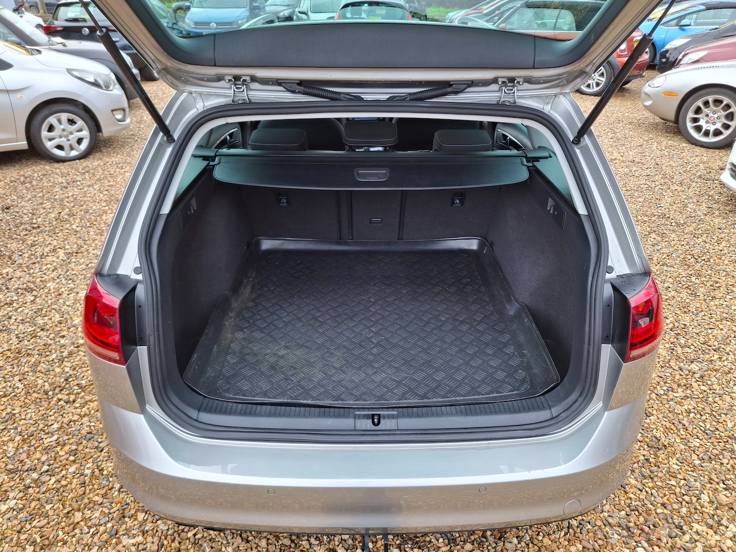 Used Volkswagen Golf 2017 for sale - 77685880: Photo 33