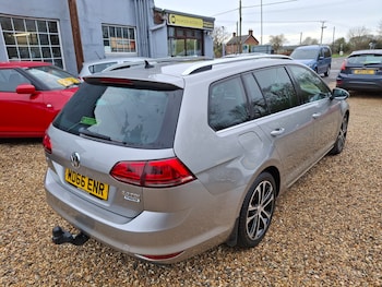 Used Volkswagen Golf 2017 for sale - 77685880: Photo