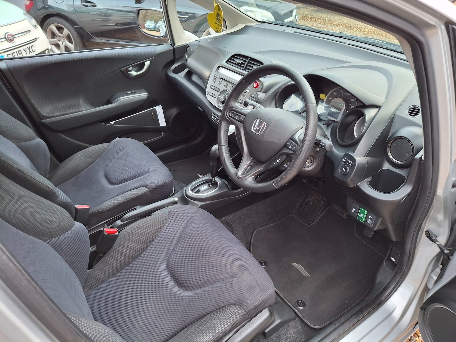 Used Honda Jazz 2014 for sale - 77301642: Photo 11