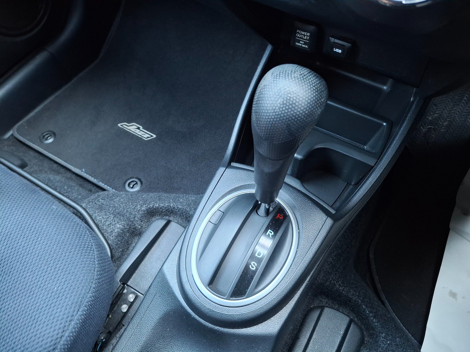 Used Honda Jazz 2014 for sale - 77301642: Photo 24