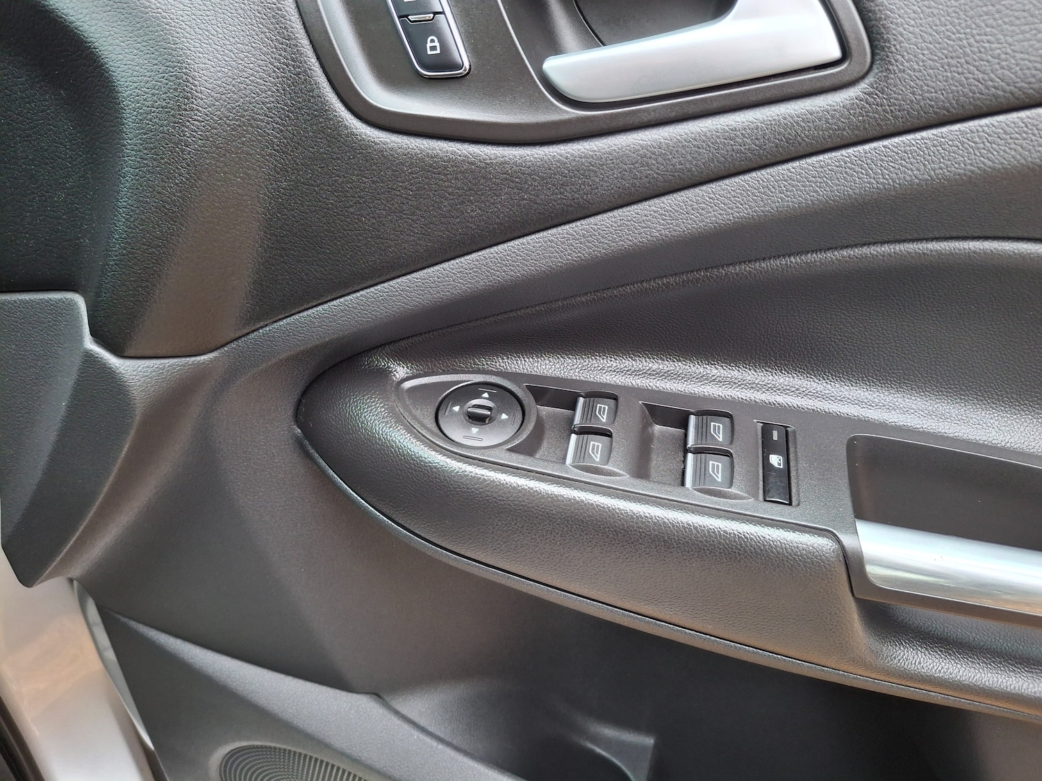 Used Ford Kuga 2015 for sale - 76346862: Photo 25