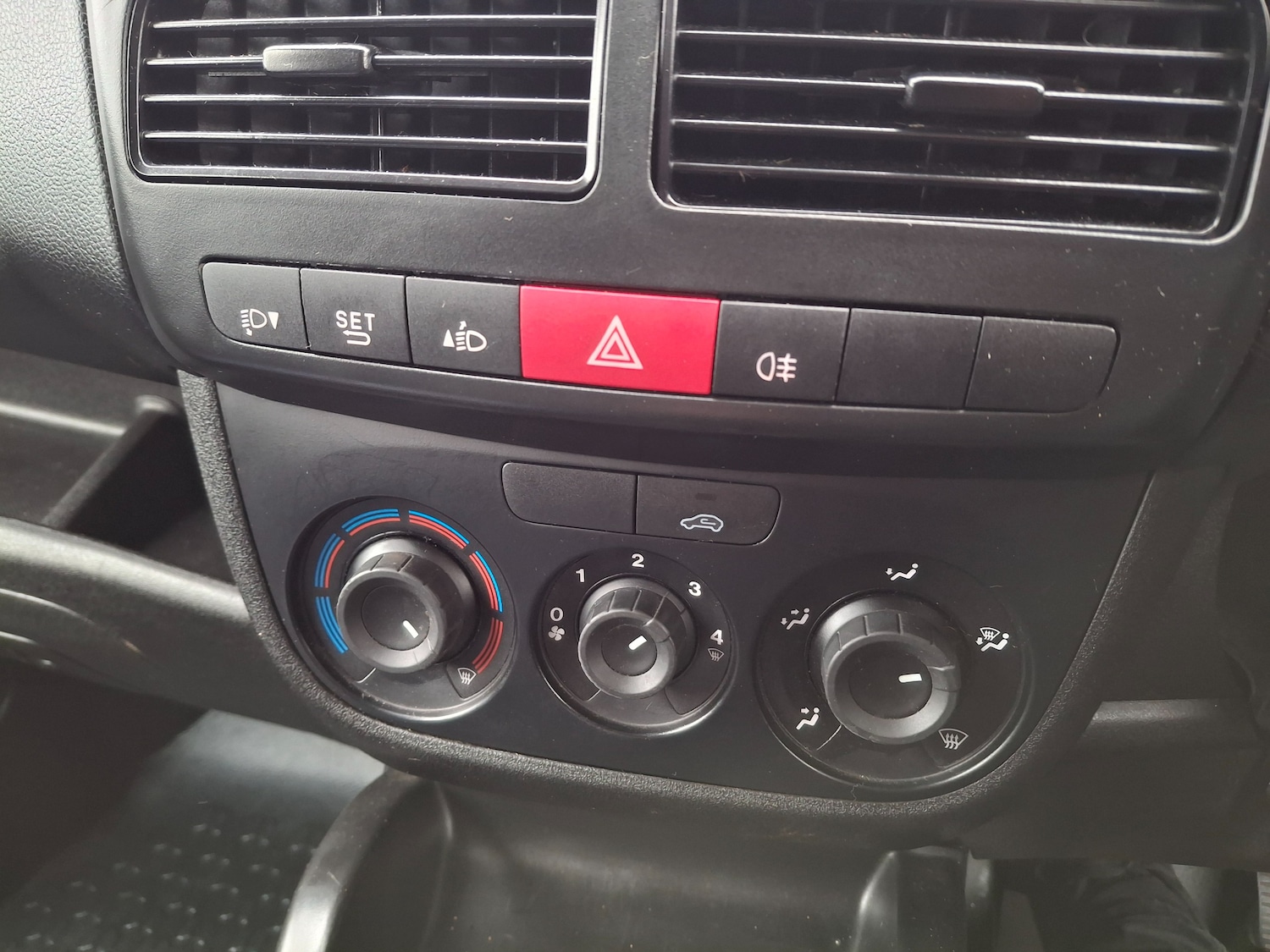 Used Vauxhall Combo 2018 for sale - 77145900: Photo 17