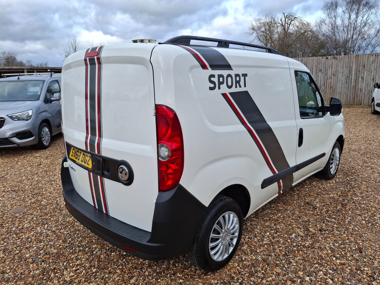 Used Vauxhall Combo 2018 for sale - 77145900: Photo 3