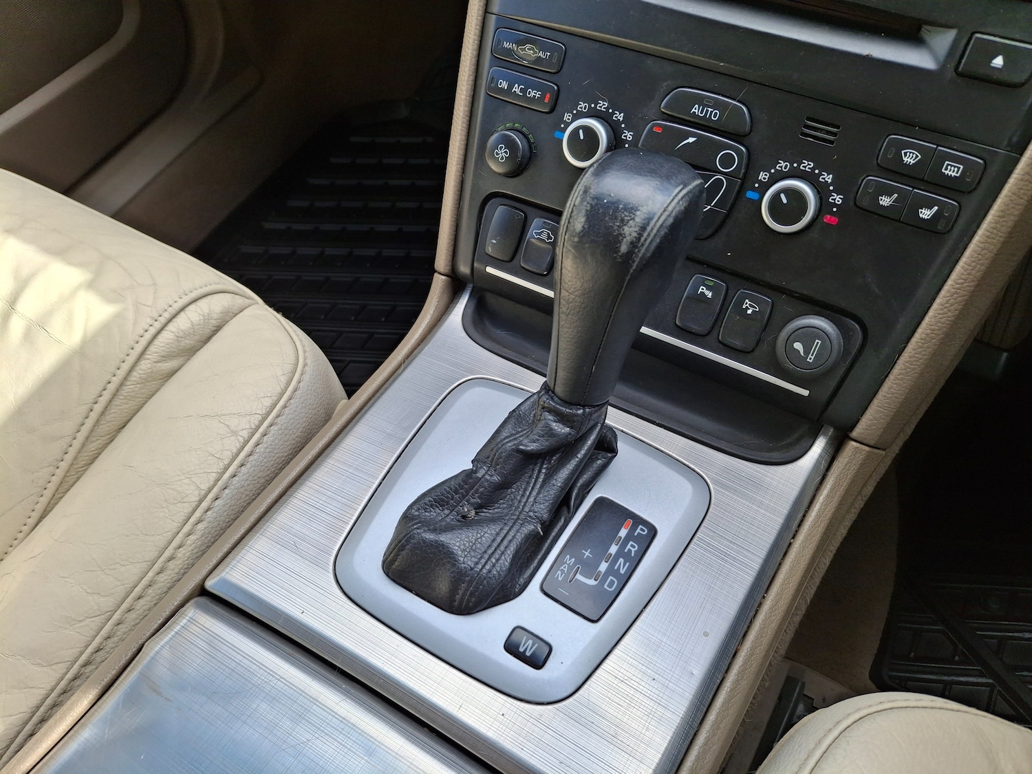 Used Volvo XC90 2010 for sale - 77834715: Photo 25