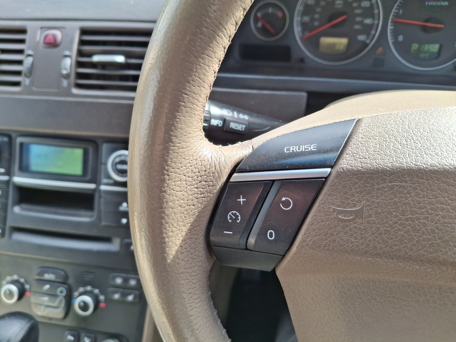 Used Volvo XC90 2010 for sale - 77834715: Photo 26