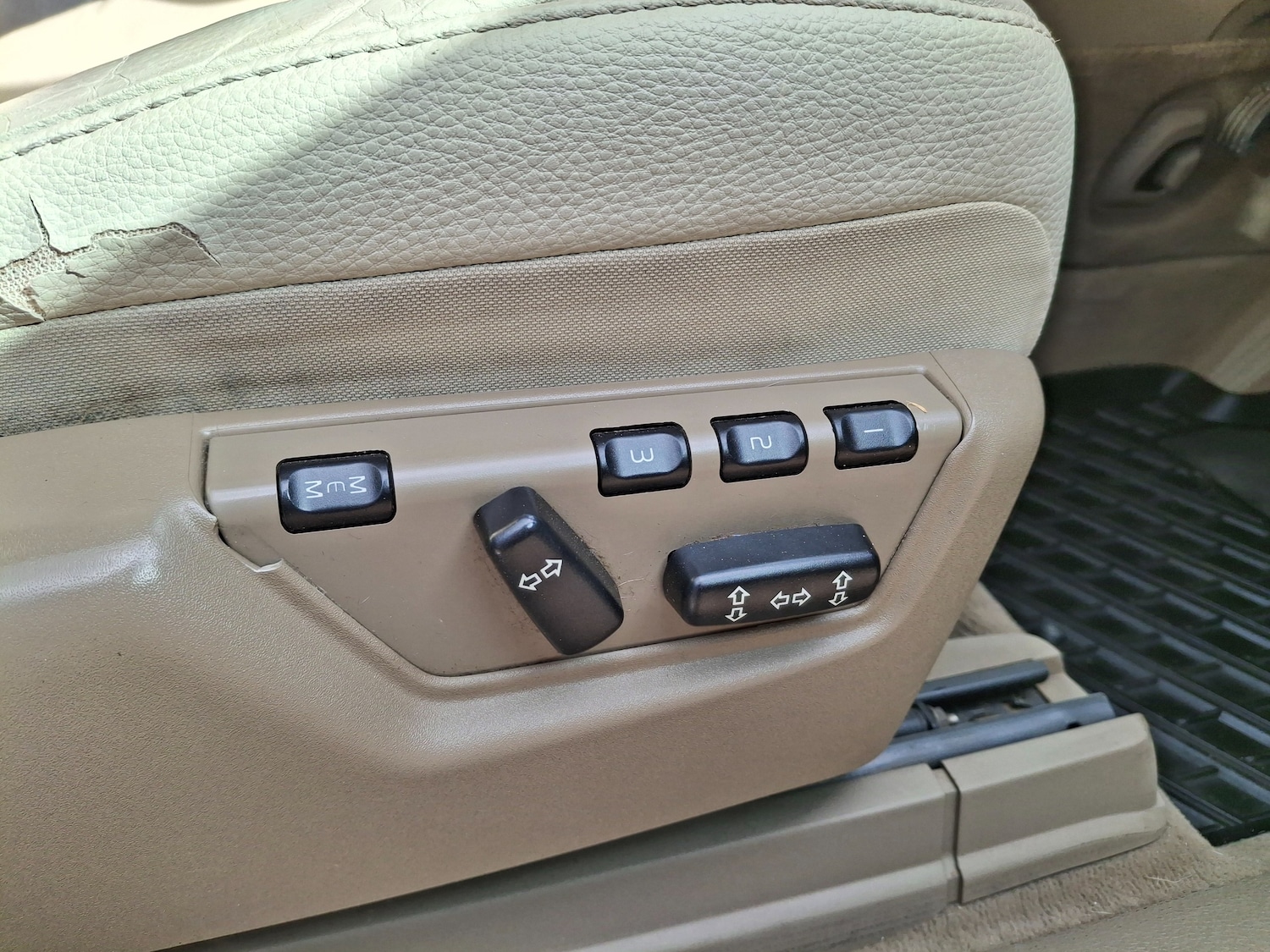 Used Volvo XC90 2010 for sale - 77834715: Photo 30