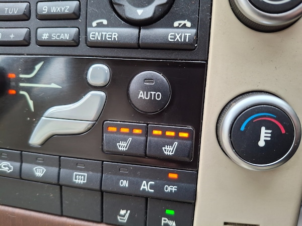 Used Volvo V70 2010 for sale - 76273829: Photo 21