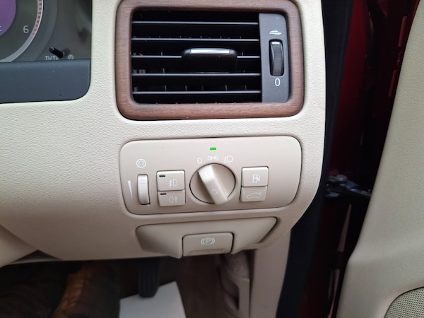 Used Volvo V70 2010 for sale - 76273829: Photo 24