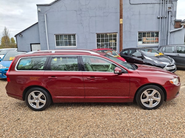 Used Volvo V70 2010 for sale - 76273829: Photo 8