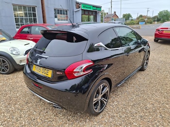 Used Peugeot 208 2015 for sale - 75582342: Photo