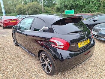 Used Peugeot 208 2015 for sale - 75582342: Photo