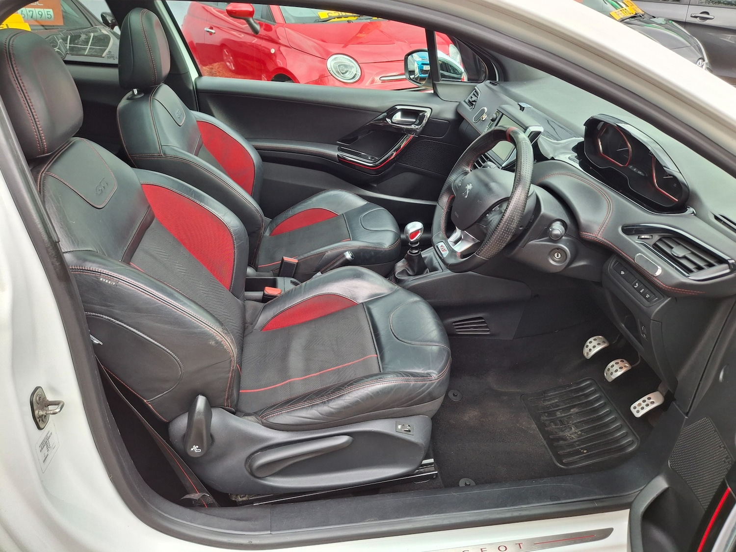 Used Peugeot 208 2015 for sale - 76351411: Photo 10