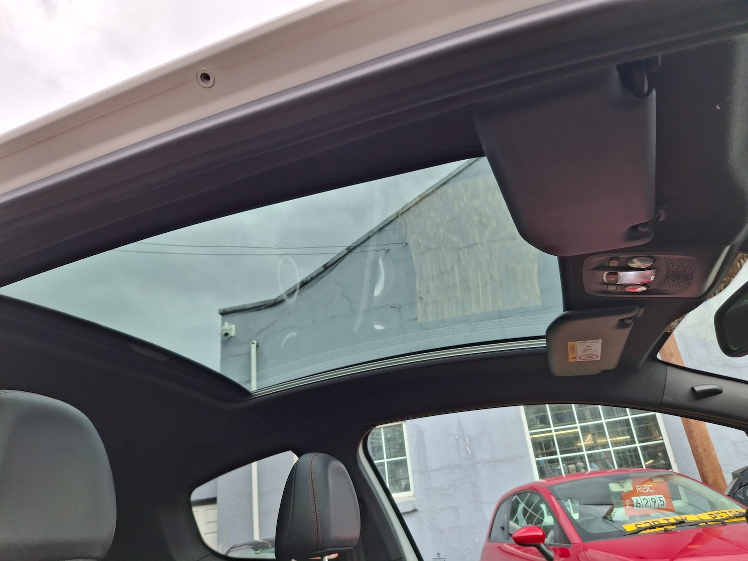 Used Peugeot 208 2015 for sale - 76351411: Photo 17