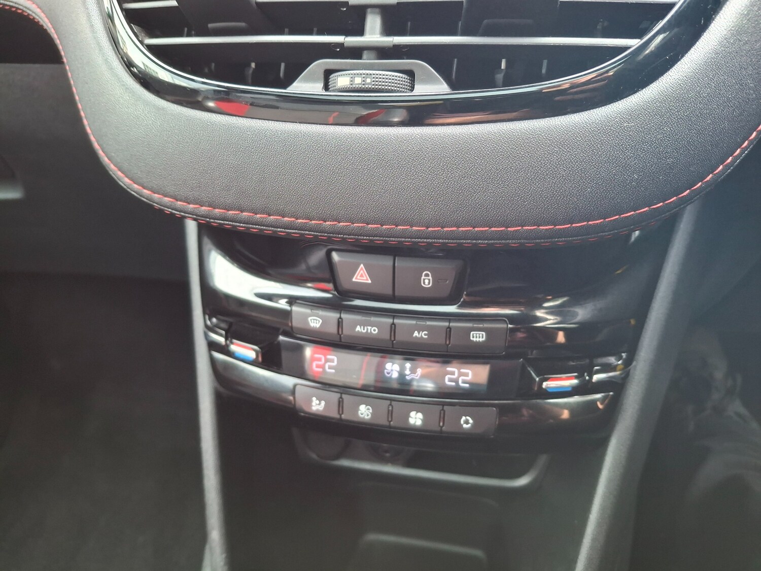 Used Peugeot 208 2015 for sale - 76351411: Photo 23