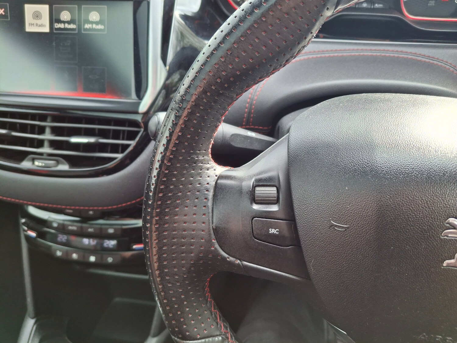 Used Peugeot 208 2015 for sale - 76351411: Photo 25