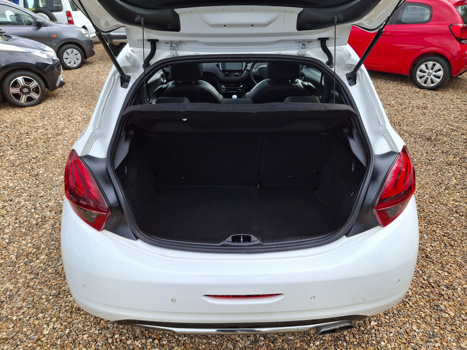 Used Peugeot 208 2015 for sale - 76351411: Photo 31